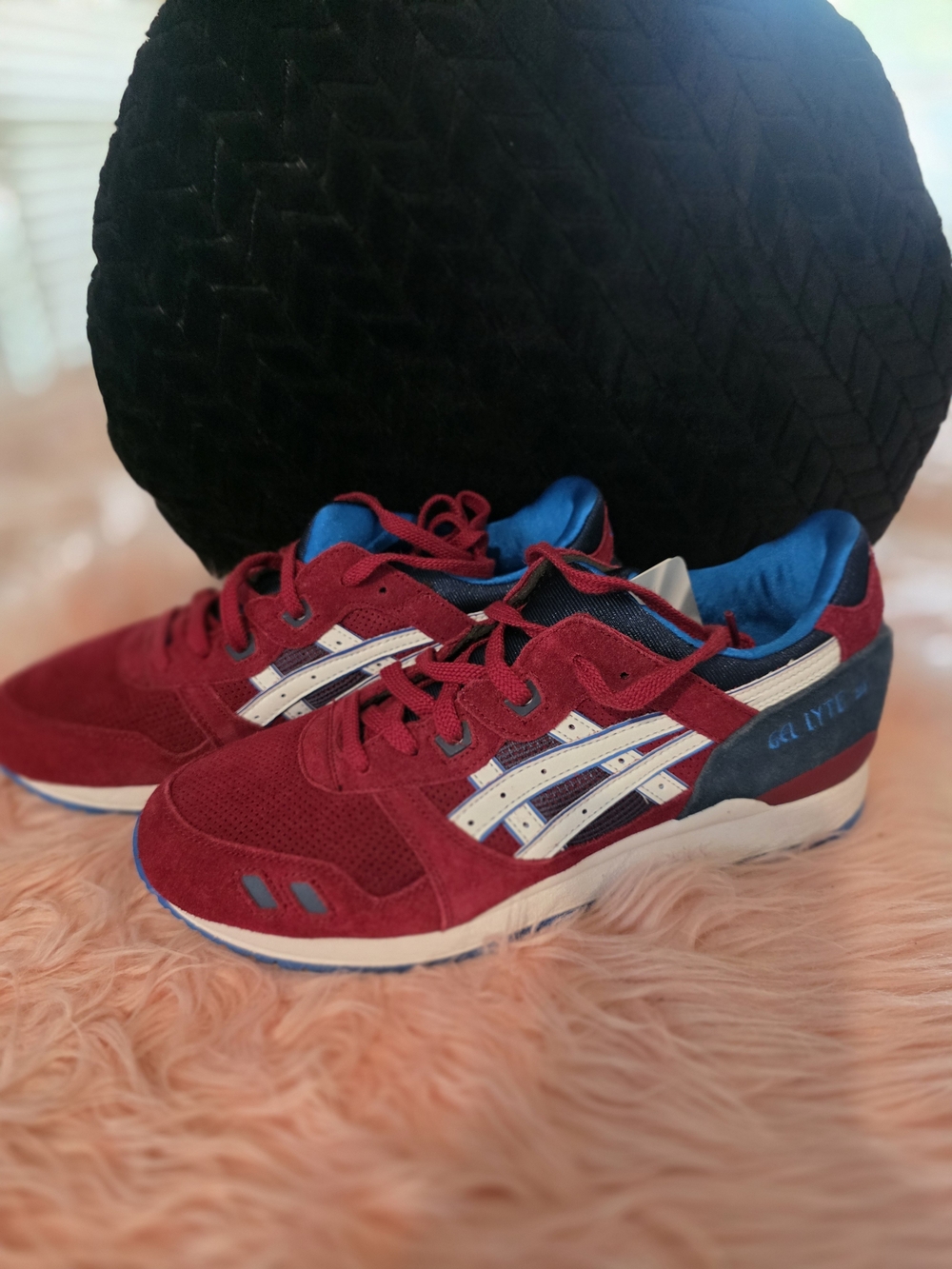Men's Red Athletic Sneakers with Blue Lining - ASICS Style
